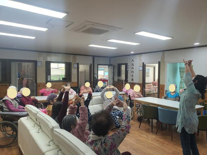 235149625_LSyqilK6_2bf2b5717215b2fc44bddaa7bddce969269c989c.jpg 이미지크게보기